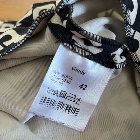 Seductive Pants- European Luxury Brand! - Picture 6 of 7